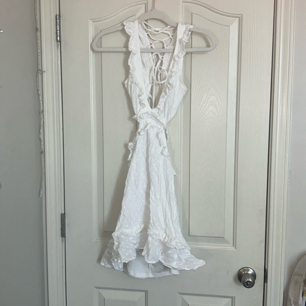 Such a good white dress. Open back, ties closer to upper back.